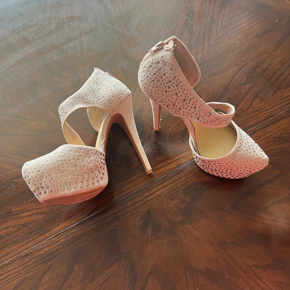 Size 10 Gianni Bini heels!! Gorgeous!! - Picture 2 of 5